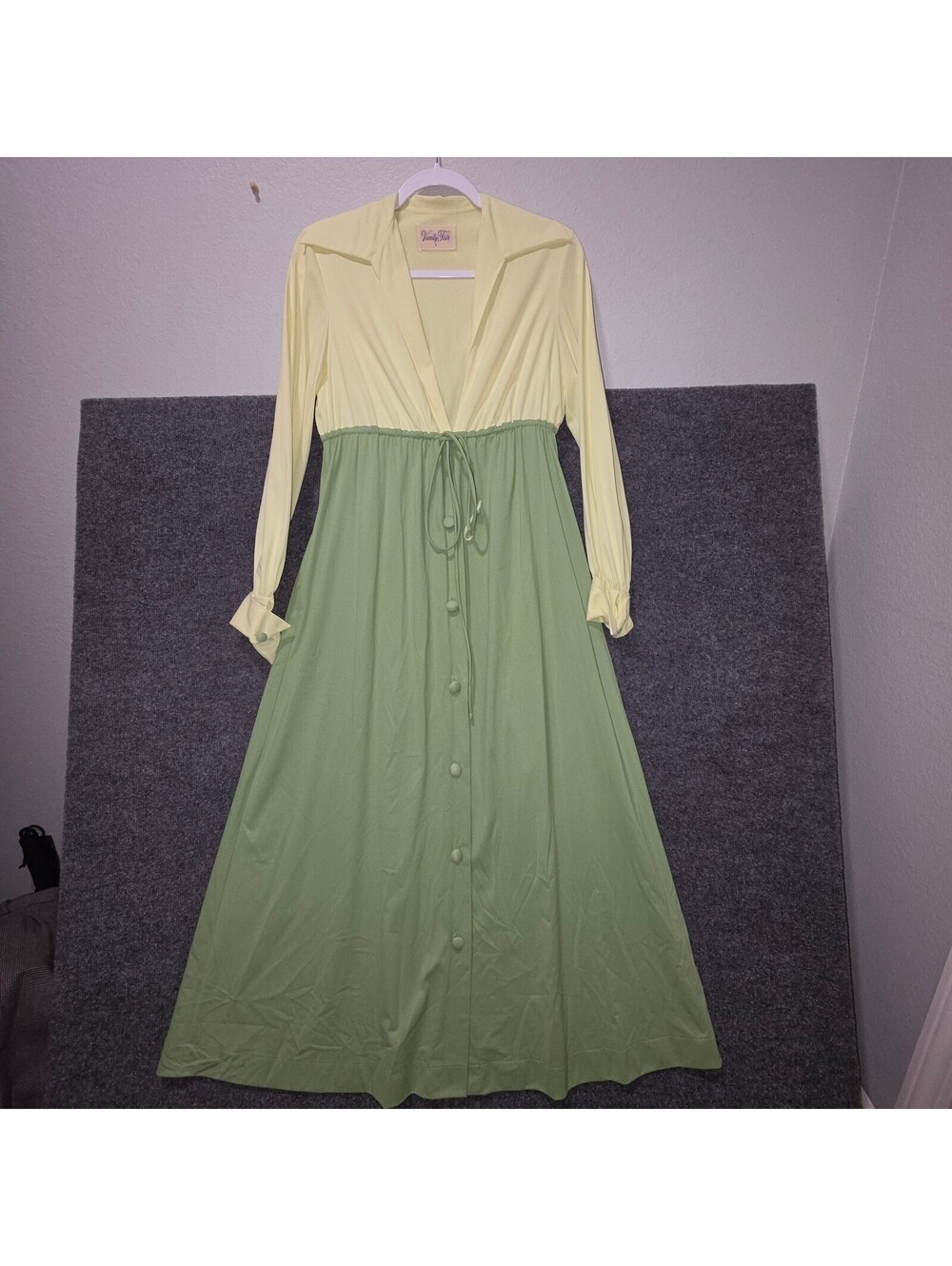 VS15. Vintage 70s Vanity Fair Yellow Green Empire Waist Maxi Hostess Robe